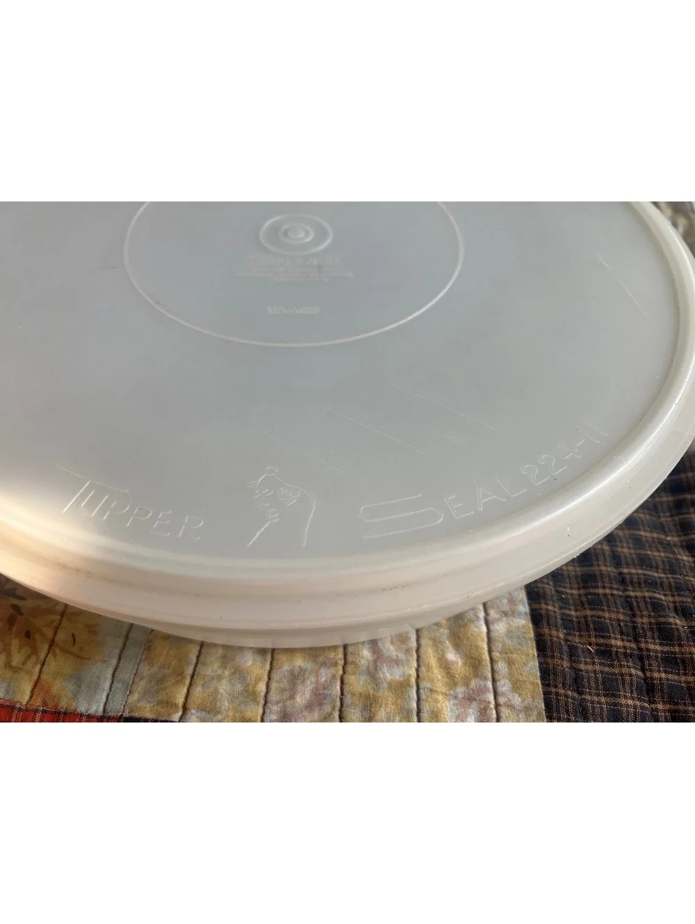 Tupperware Large Round Storage Container with Lid